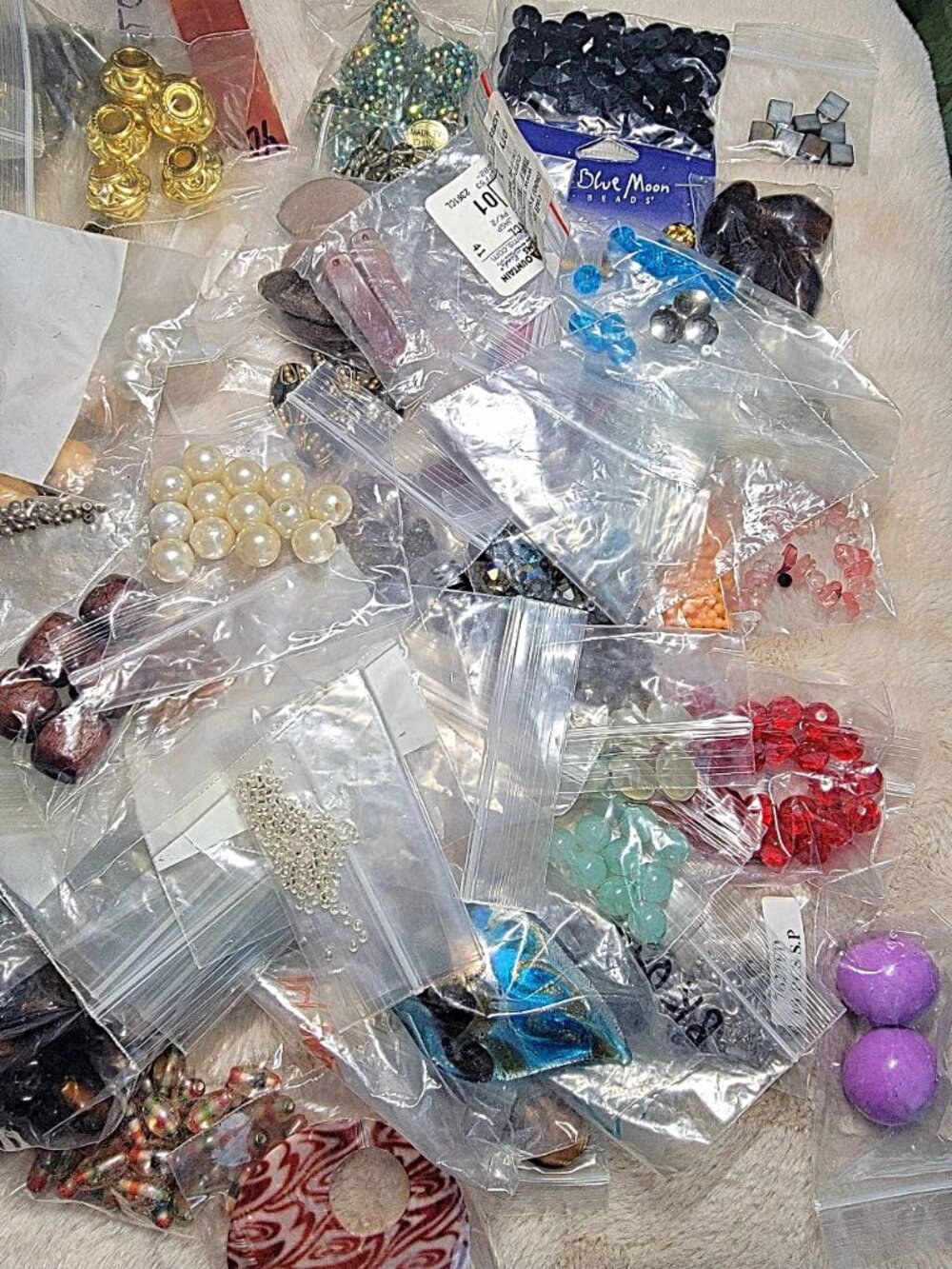 HUGE 4+lb Destash Lot of Jewelry Making Beads Findings Cabachons Various Mats #B